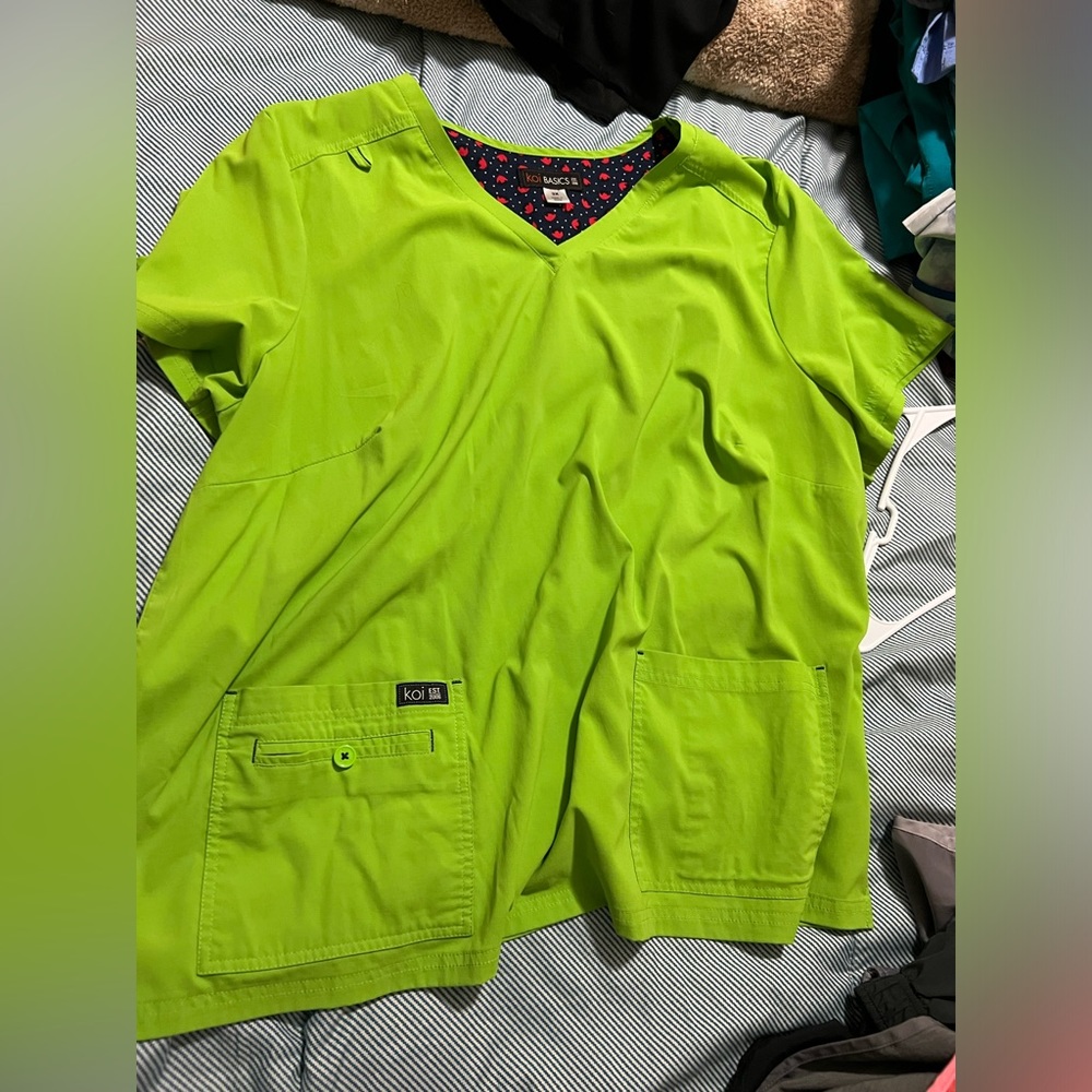 Koi basics scrub top